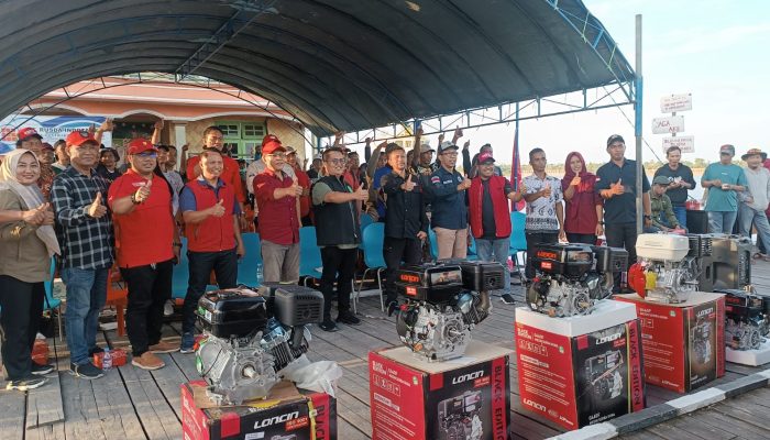 Pemkab Kukar Berikan Bantuan Mesin Kapal untuk Nelayan di Sanga-sanga