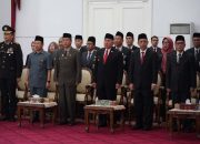 Gubernur Kaltim Serahkan Anugrah Tanda Kehormatan SLKS 11 Gubernur Kaltim Serahkan Anugrah Tanda Kehormatan SLKS