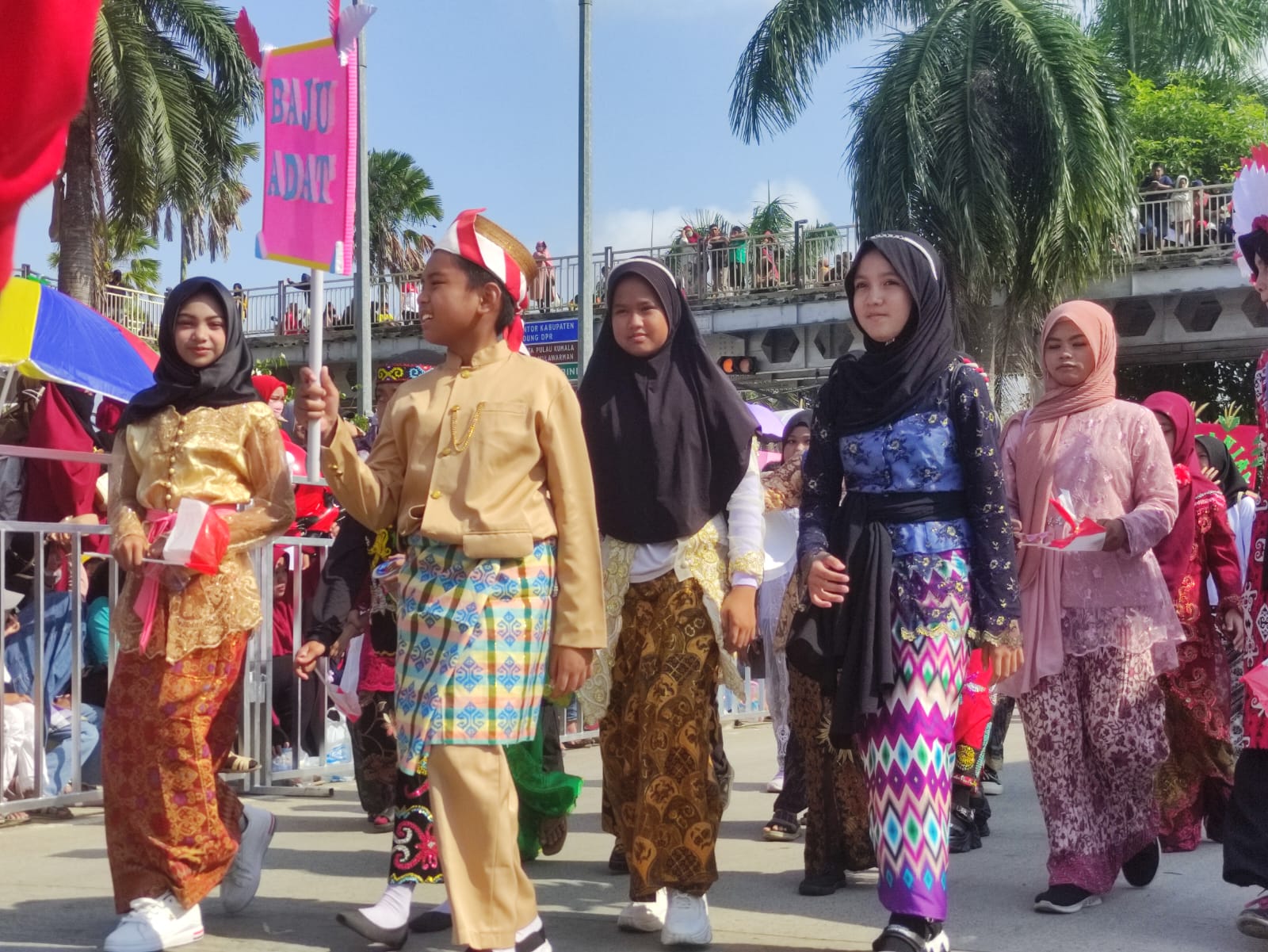 peserta pawai
