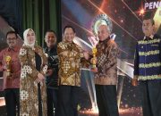 Gubernur Kaltim Terima Anugrah Upakarya Wanua Nugraha