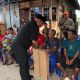 Edi Serahkan Bantuan