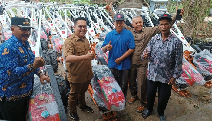 Dorong Swasembada Pangan, Gapoktan di Kukar Terima Bantuan Alsintan