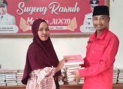 Peringati Hari Santri, Lurah Maluhu Berikan Bantuan Alquran dan Iqro kepada 23 TPA