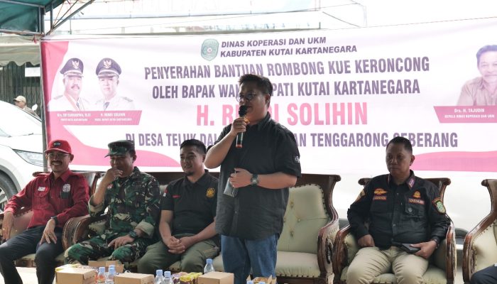 42 Pelaku Usaha Jajak Keroncong Tenggarong Seberang Terima Bantuan Rombong