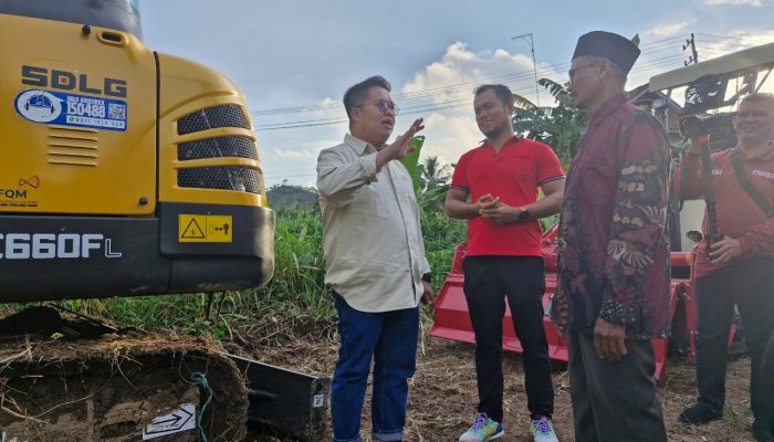 Kelompok Tani Desa Bukit Raya Terima Bantuan Alsinta dari Pemkab Kukar