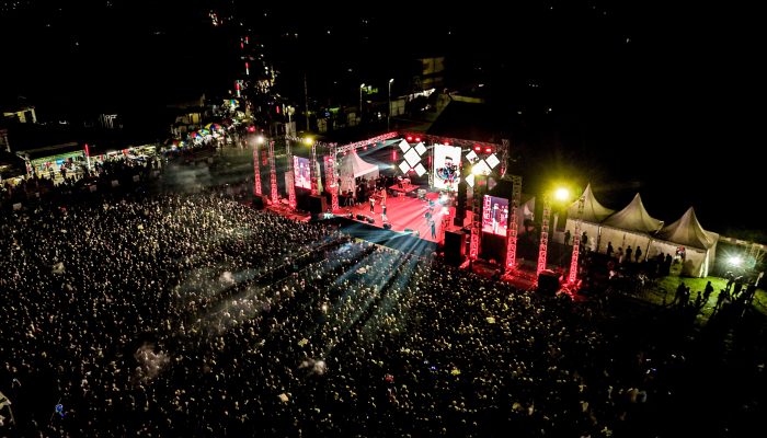 Edi-Rendi Kompak Hadiri K-Fest, Puluhan Ribu Pengunjung Terhipnotis Lagu-lagu Hits Denny Caknan