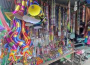 Penjual Terompet di Tenggarong Sumringrah Raup Untung Jelang Tahun Baru 2024