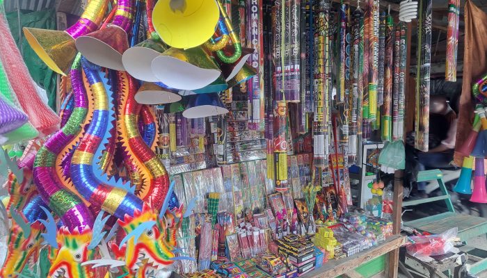 Penjual Terompet di Tenggarong Sumringrah Raup Untung Jelang Tahun Baru 2024