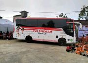 Bupati Edi Salurkan Bantuan Bus Sekolah ke Desa Rapak Lambur