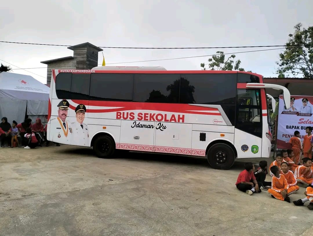 bus sekolah rapak lambur