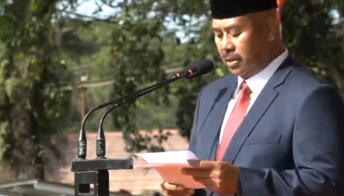 Edi Damansyah Pimpin Upacara