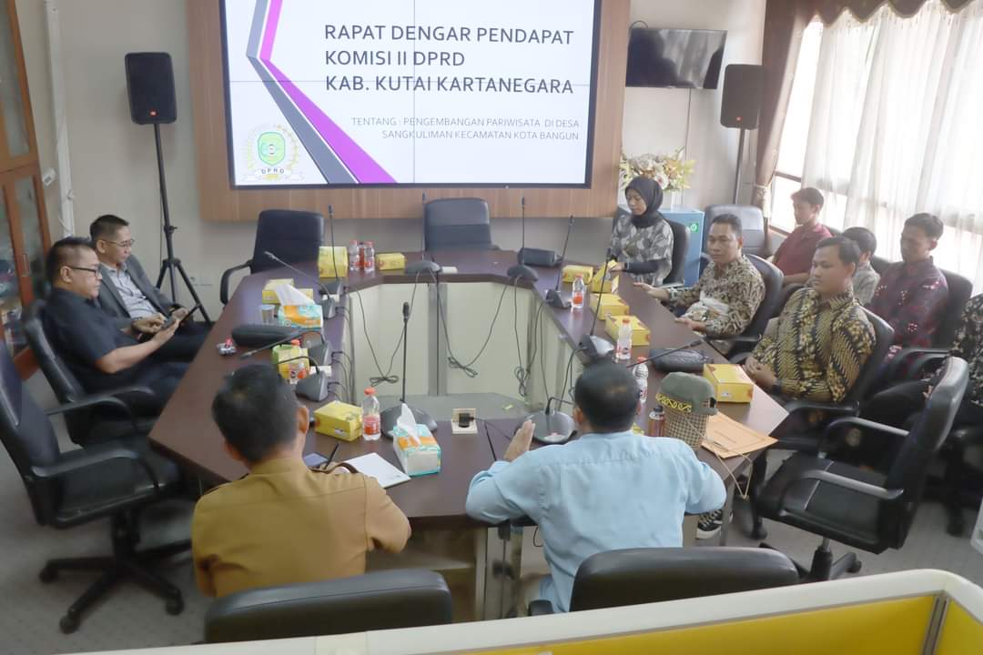 Komisi II DPRD Kukar saat Rapat Dengar Pendapat