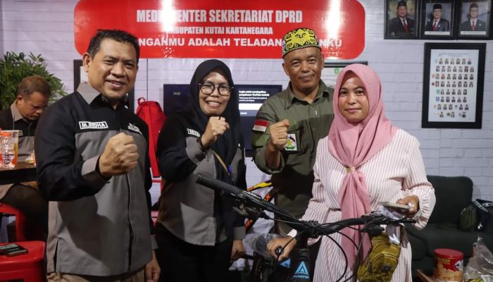 Penutupan Expo Merah Putih ke 77, Sekretariat DPRD Bagikan Puluhan Doorprize