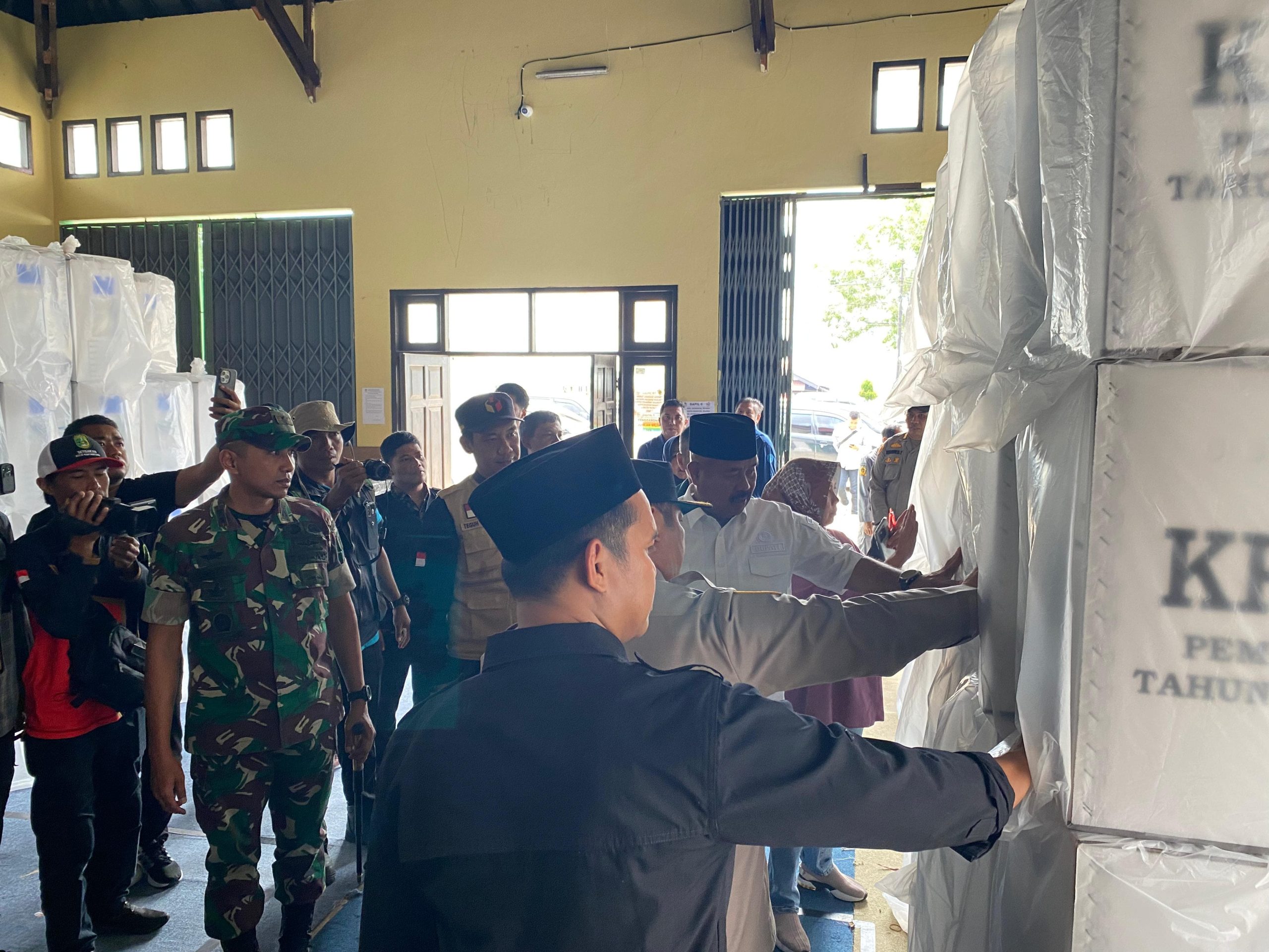 Bupati Edi Kunjungi Logistik KPU Kukar