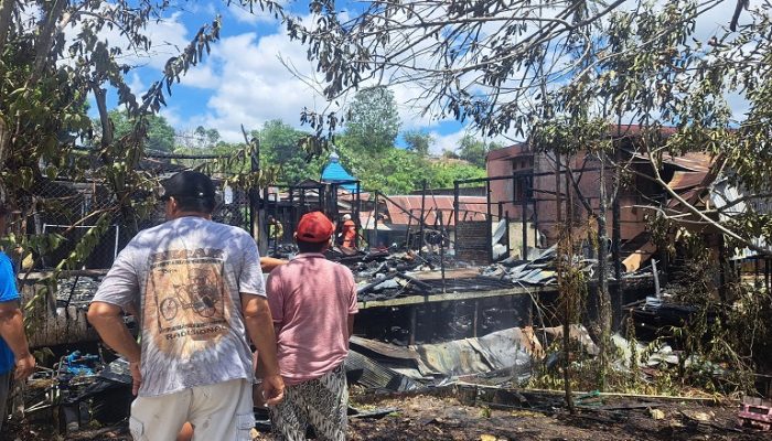 Rumah Warga di Jalan Waduk Panji Tenggarong Ludes Terbakar