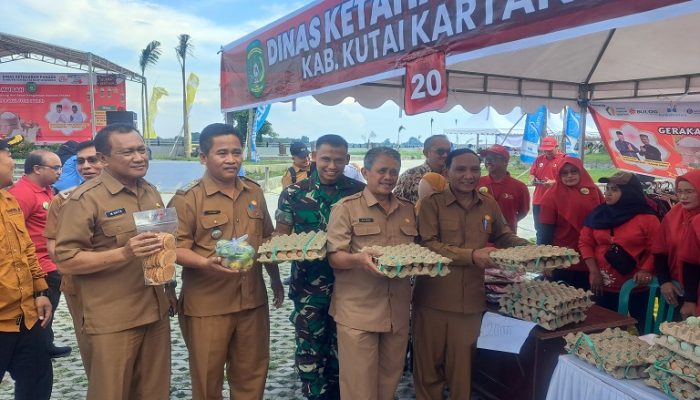 Asisten II Setkab Kukar Resmi Buka Gerakan Pangan Murah