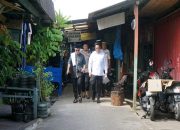 Rendi Solihin Serahkan Bantuan Perlengkapan Ibadah Pada Safari Ramadan di Desa Muara Pantuan