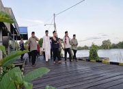 Safari Ramadhan ke Desa Pela, Wabup Rendi Solihin Takjub Disambut Pesut Mahakam