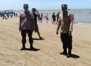 Personil Polsek Samboja Lakukan Pengamanan di Objek Wisata Pantai Pemedas 14 Personil Polsek Samboja Lakukan Pengamanan di Objek Wisata Pantai Pemedas