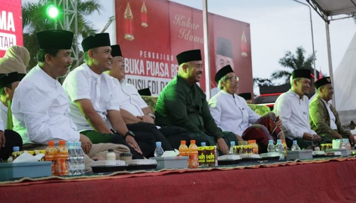 Masyarakat Tumpah Ruah Ikuti Pengajian dan Buka Puasa Bersama Busu Edi Damansyah-Gus Miftah