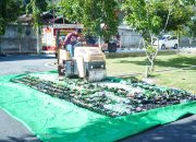 Polres Kukar Musnahkan Ratusan Botol Minuman Keras