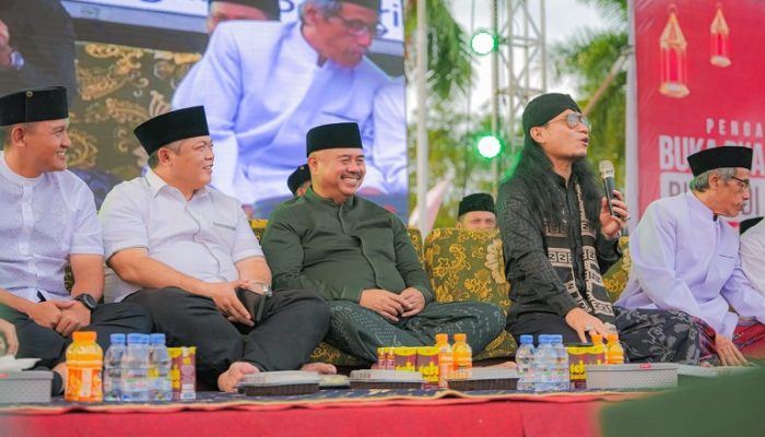 Menebar Benih Kebahagiaan, Pengajian dan Buka Puasa Bersama Bupati Edi Damansyah dan Gus Miftah