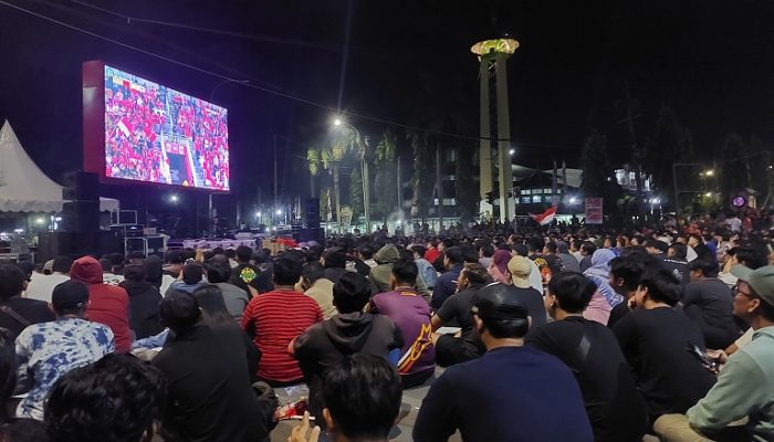 Bupati Kukar Penuhi Harapan Netizen, Nobar Timnas U-23 di Videotron Hebohkan Tenggarong
