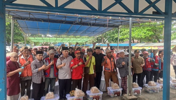 80 Juru Parkir di Tenggarong Terima Bantuan Sembako
