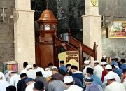Bupati Laksanakan Sholat Idul Fitri di Masjid Agung Sultan Sulaiman