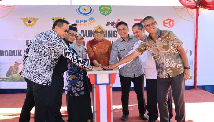 Sekprov Sri Wahyuni Lepas Ekspor Rumput Laut ke China