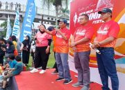 Asisten II Setkab Kukar Lepas Ribuan Peserta Kota Raja Running Festival 2024