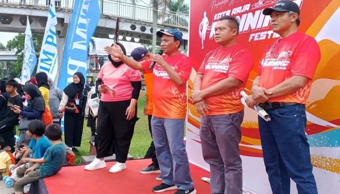 Asisten II Setkab Kukar Lepas Ribuan Peserta Kota Raja Running Festival 2024