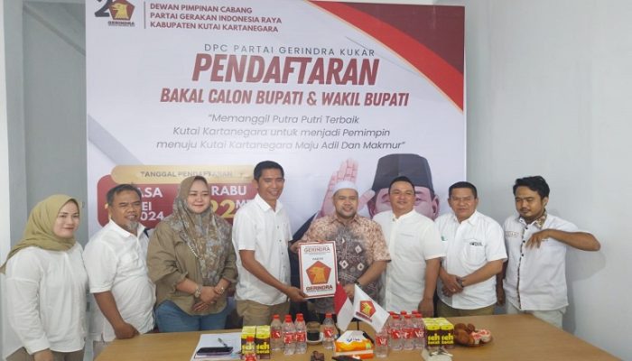 Serahkan Formulir Pendaftaran Bacalon Wabup, Akhmed Reza Fachlevi Siap Bertarung di Pilkada Kukar 2024