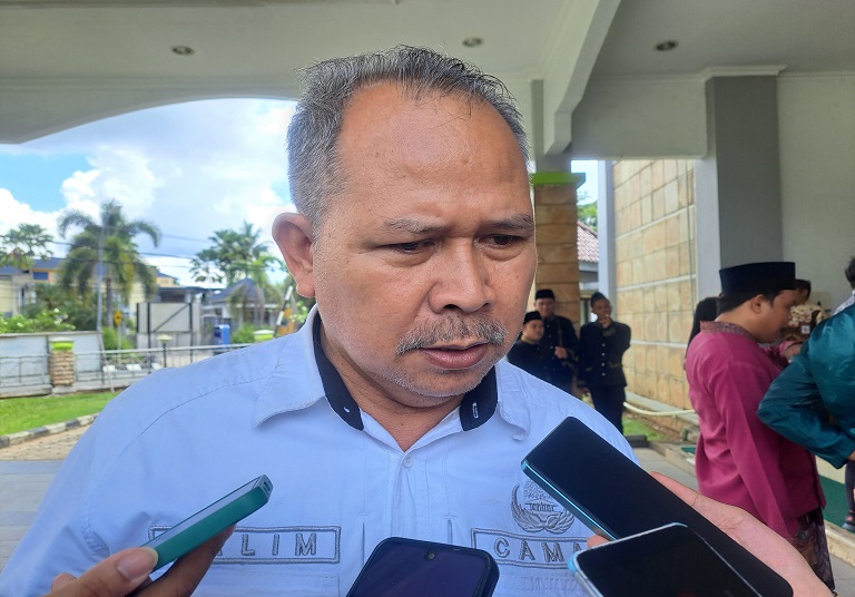 Camat Kembang Janggut, Halim