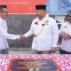Kusnandar, mendampingi Bupati Kukar, Edi Damansyah, meresmikan Gedung UPTD Puskesmas Separi III di Desa Bukit Pariaman