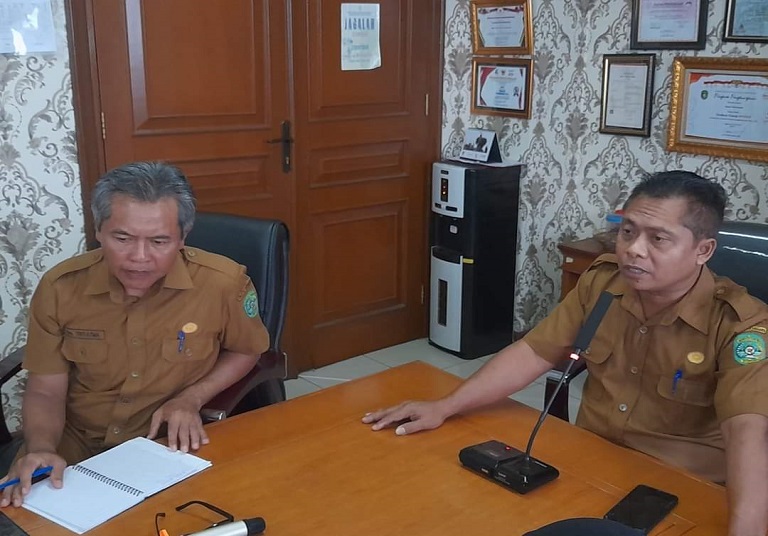 Plt Kadispar Kukar Sugiarto saat memimpin rapat terkait dengan rancangan Aplikasi SAKTI