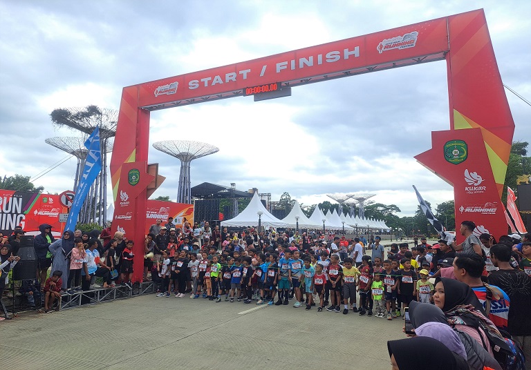 Hari pertama pelaksanaan Kota Raja Running Festival 2024 disambut antusias oleh ratusan peserta