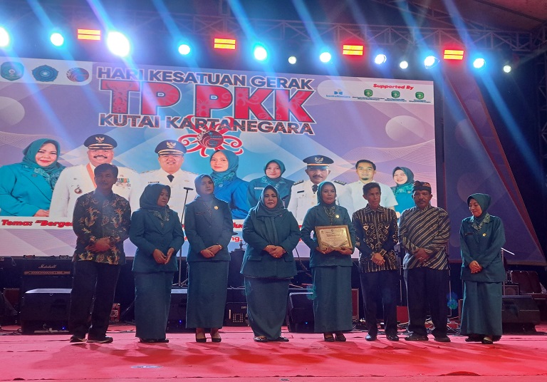 Kecamatan Muara Badak menjadi Juara umum untuk ke lima kalinya, pada Hari Kesatuan Gerak (HKG) PKK ke-52 tingkat Kabupaten Kukar 2024.