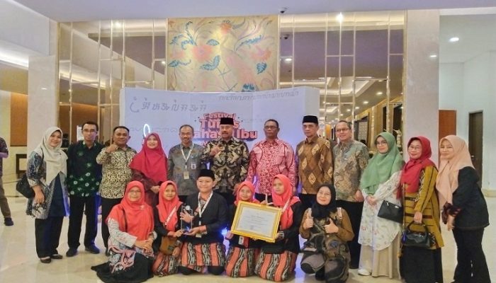 Lestarikan Bahasa Daerah, Pemkab Kukar Terima Penghargaan dari Kemendikbud Ristek RI