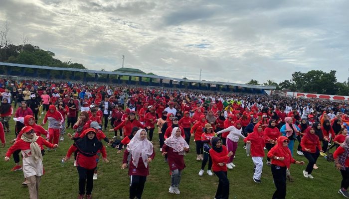 Senam Bersama Masyarakat, Bupati Kukar : Semangat Membangun Pendidikan