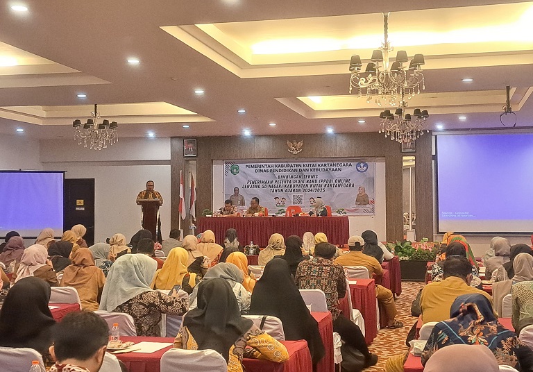 Bimbingan Teknis (Bimtek) Penerimaan Peserta Didik Baru (PPDB) online di Hotel Grand Fatma Tenggarong pada Selasa (11/6/2024).