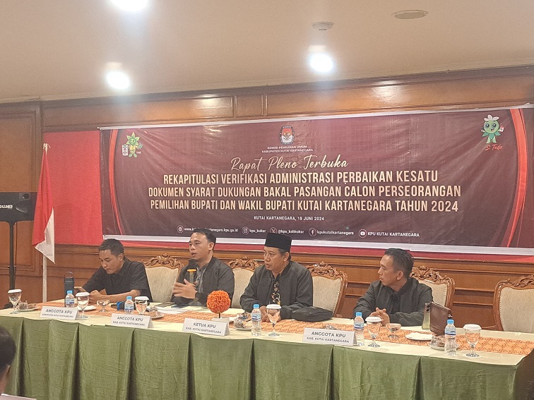 Rapat pleno terbuka verifikasi administrasi perbaikan kesatu dokumen syrat dukungan bakal paslon pilkada Kukar.