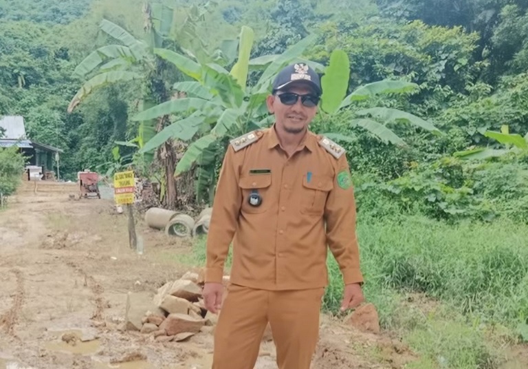 Kepala Desa Purwajaya, Adi Sucipto