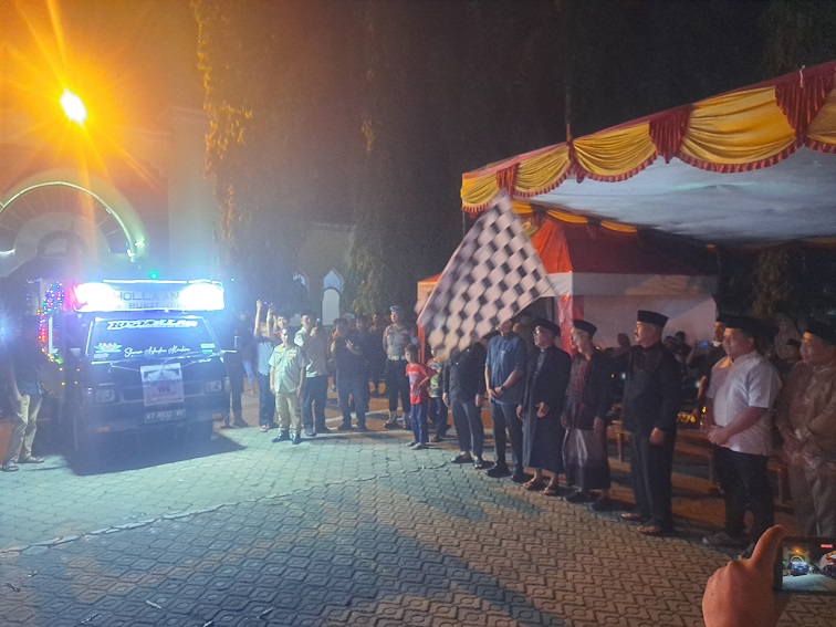 Pelepasan peserta takbir keliling oleh Bupati Edi Damansyah