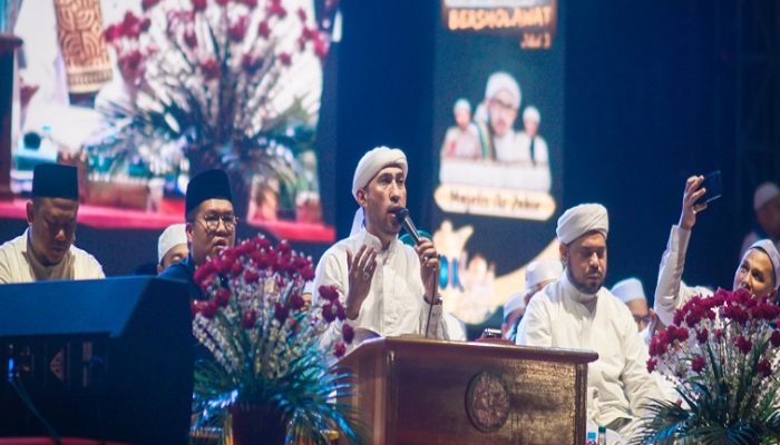 Wabup Rendi Solihin dan Ribuan Masyarakat Khusyuk dalam Lantunan Sholawat Pada ‘Kukar Bersholawat III