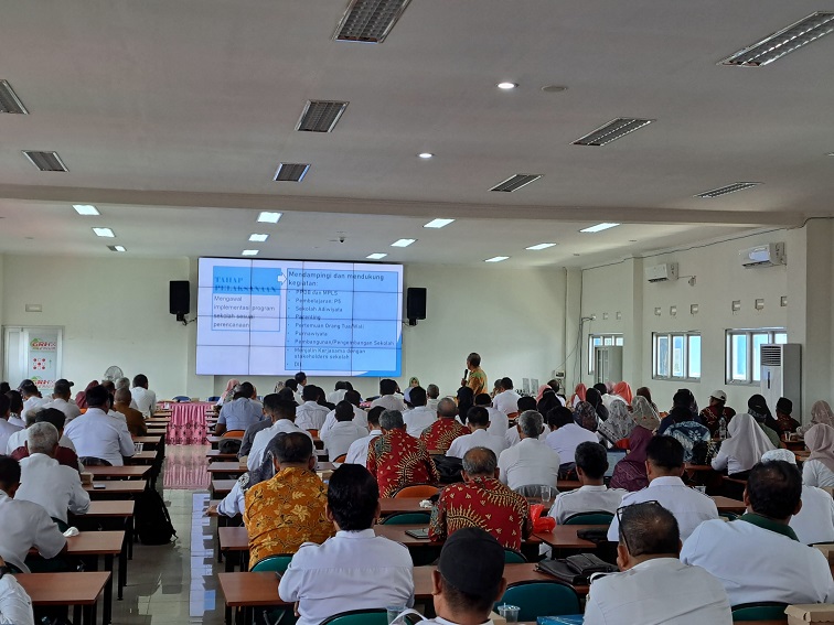 Musyawarah Kerja Kepala Sekolah (MKKS) SMP Kabupaten Kutai Kartanegara (Kukar) menggelar sosialisasi bagi kepala sekolah dan komite SMP, baik negeri maupun swasta, di Kukar