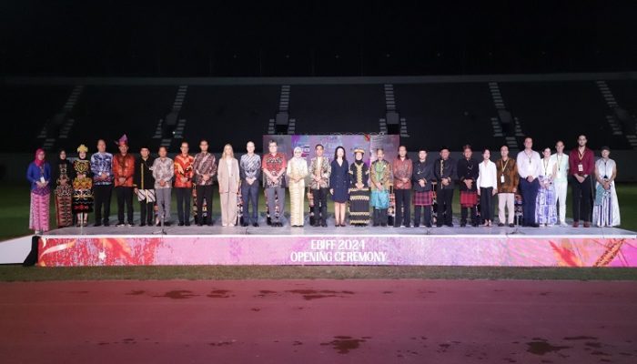 Sekda Sri Mulyani Resmi Buka East Borneo International Folklore Festival