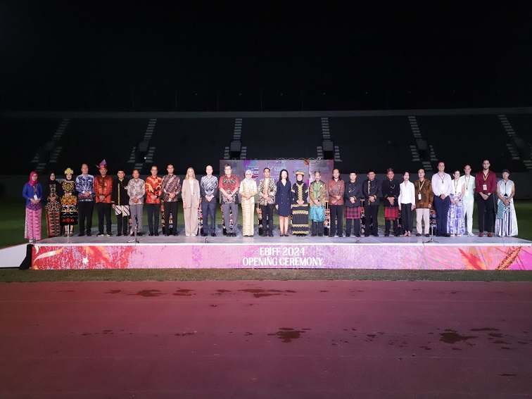 East Borneo International Folklore Festival (EBIFF) 2024 resmi dibuka oleh Sekretaris Daerah (Sekda) Kalimantan Timur, Sri Wahyuni