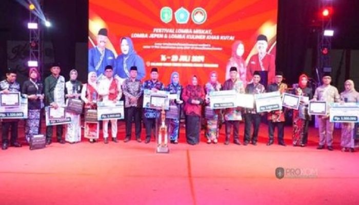 Asisten II Setkab Kukar Tutup Festival Lomba Miskat, Tari Jepen dan Kuliner Khas Kutai