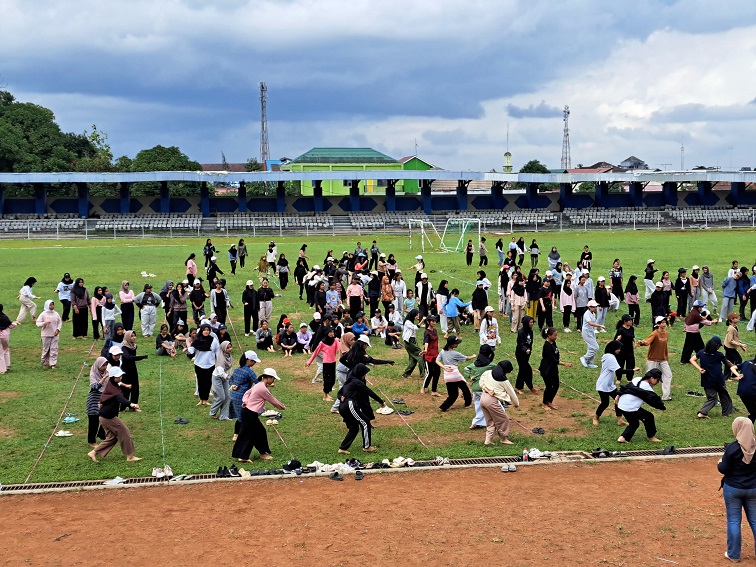 Seleksi bagi ratusan peserta penari massal